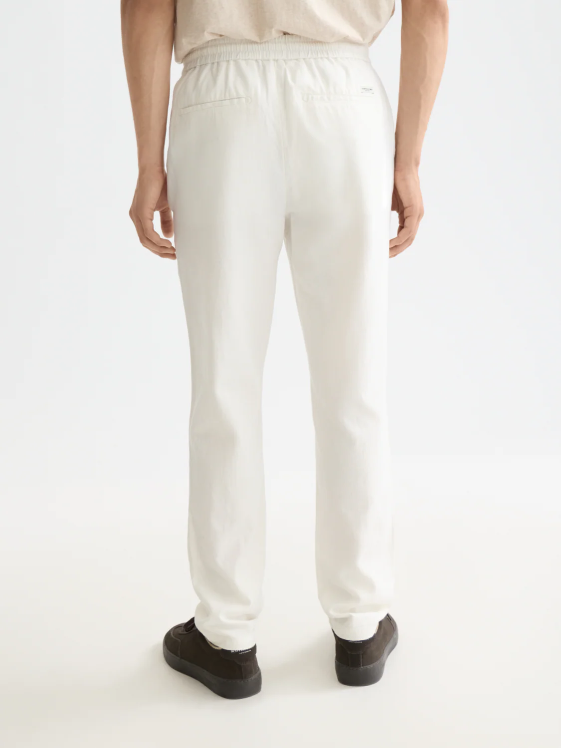 Essentials WARREN COTTON/LINEN TWILL JOGGER - Image 11