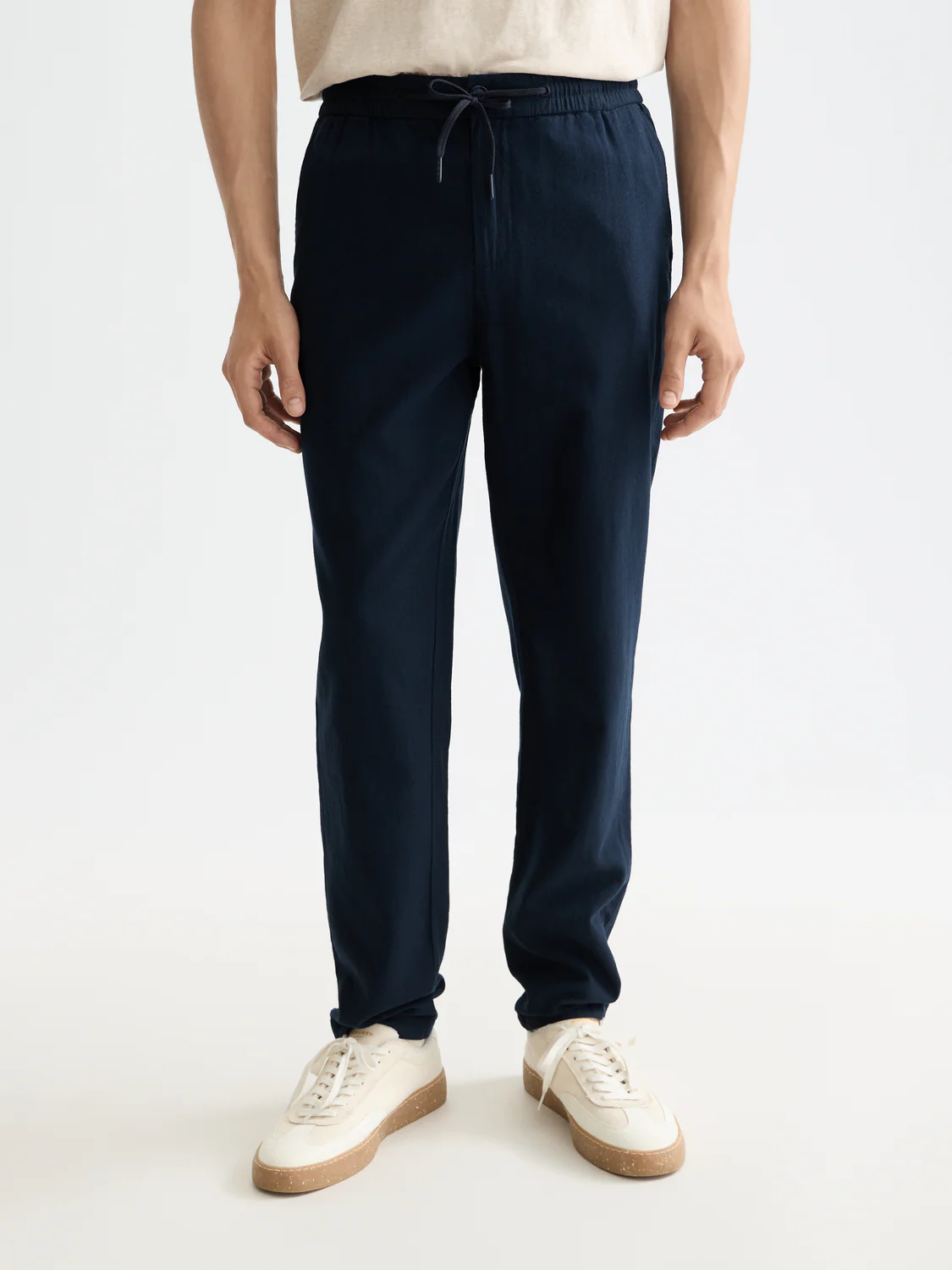 Essentials WARREN COTTON/LINEN TWILL JOGGER - Image 17