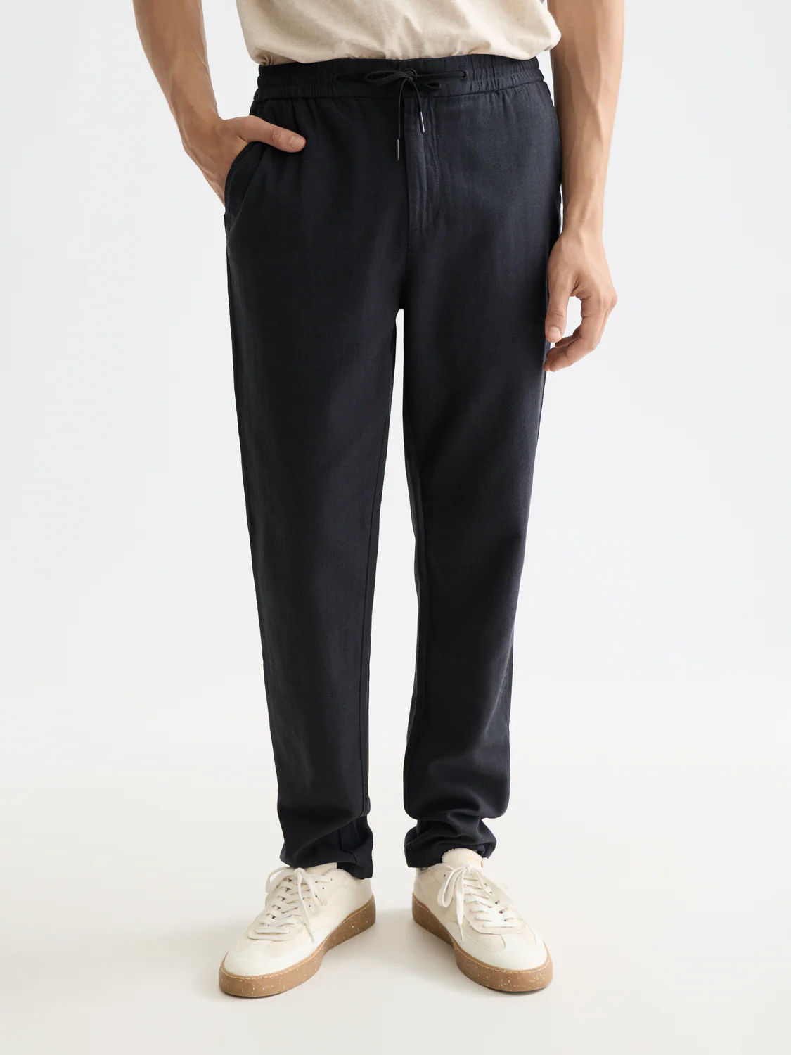 Essentials WARREN COTTON/LINEN TWILL JOGGER - Image 2