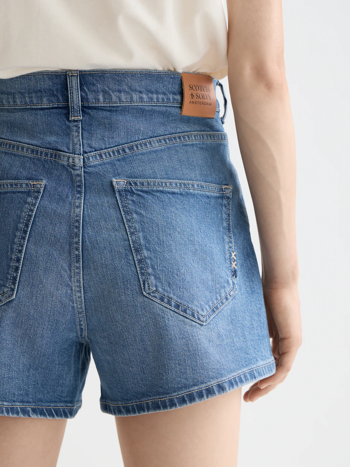 Essentials The Ray denim short - Image 4