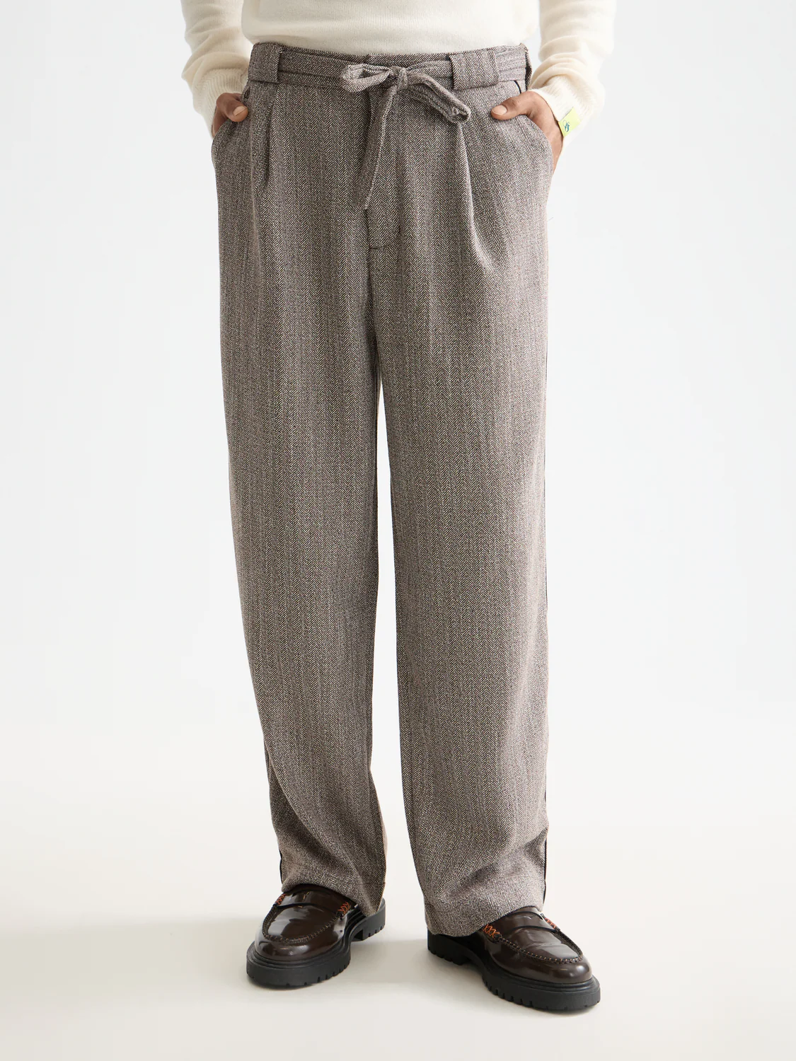Herringbone yarn-dyed pleated baggy chino - Image 2