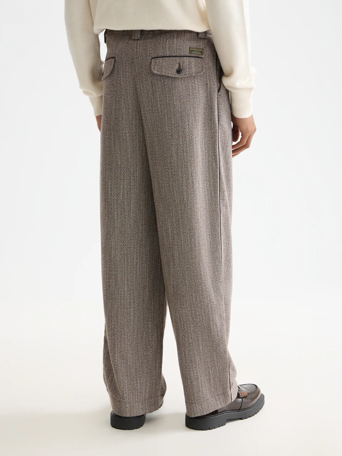 Herringbone yarn-dyed pleated baggy chino - Image 4