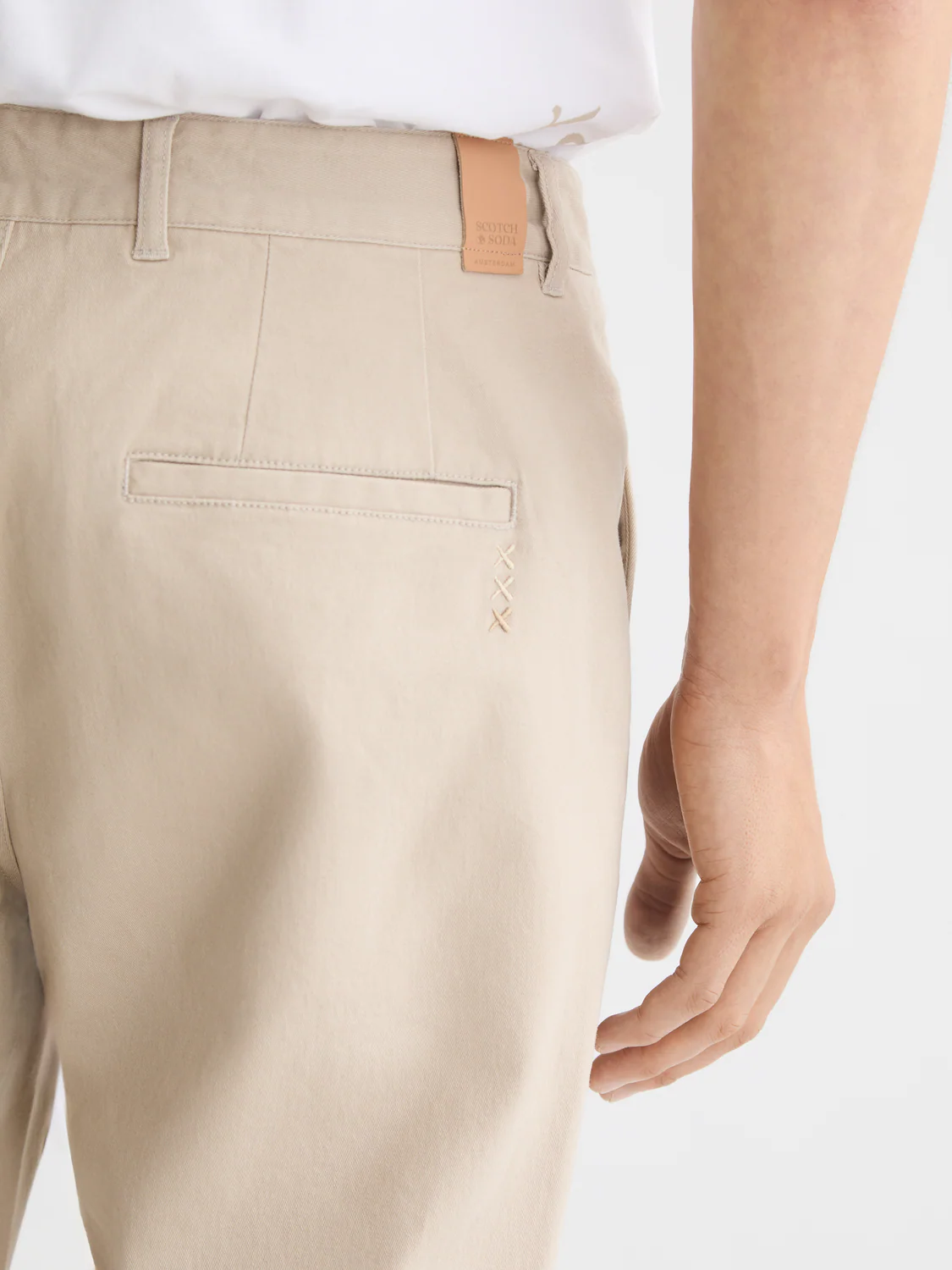 Seasonal Essentials Drift tapered chino - Image 11