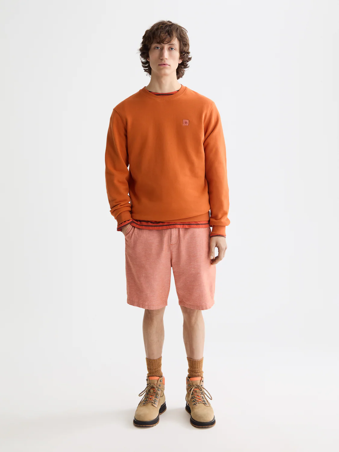 Seasonal Essentials Regular logo sweatshirt - Image 22