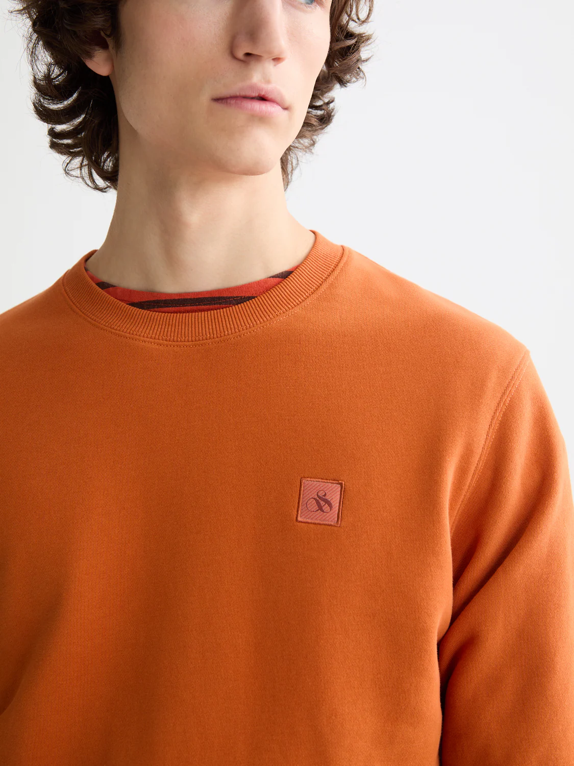 Seasonal Essentials Regular logo sweatshirt - Image 23