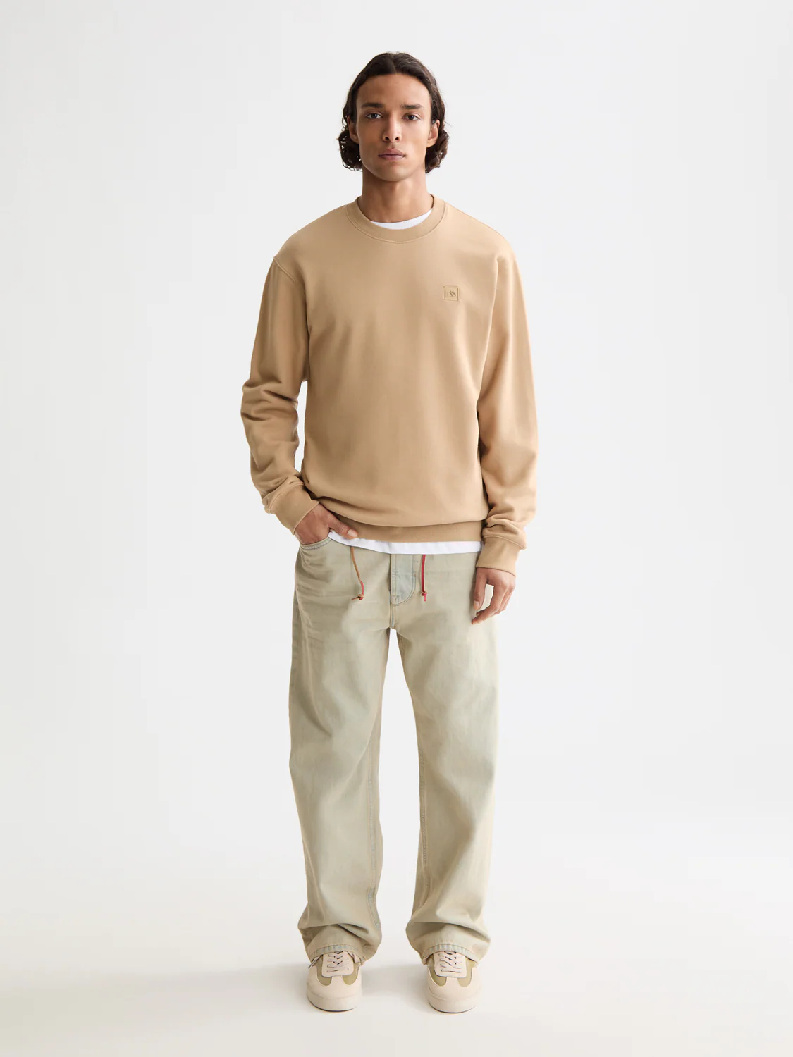 Seasonal Essentials Regular logo sweatshirt - Image 36