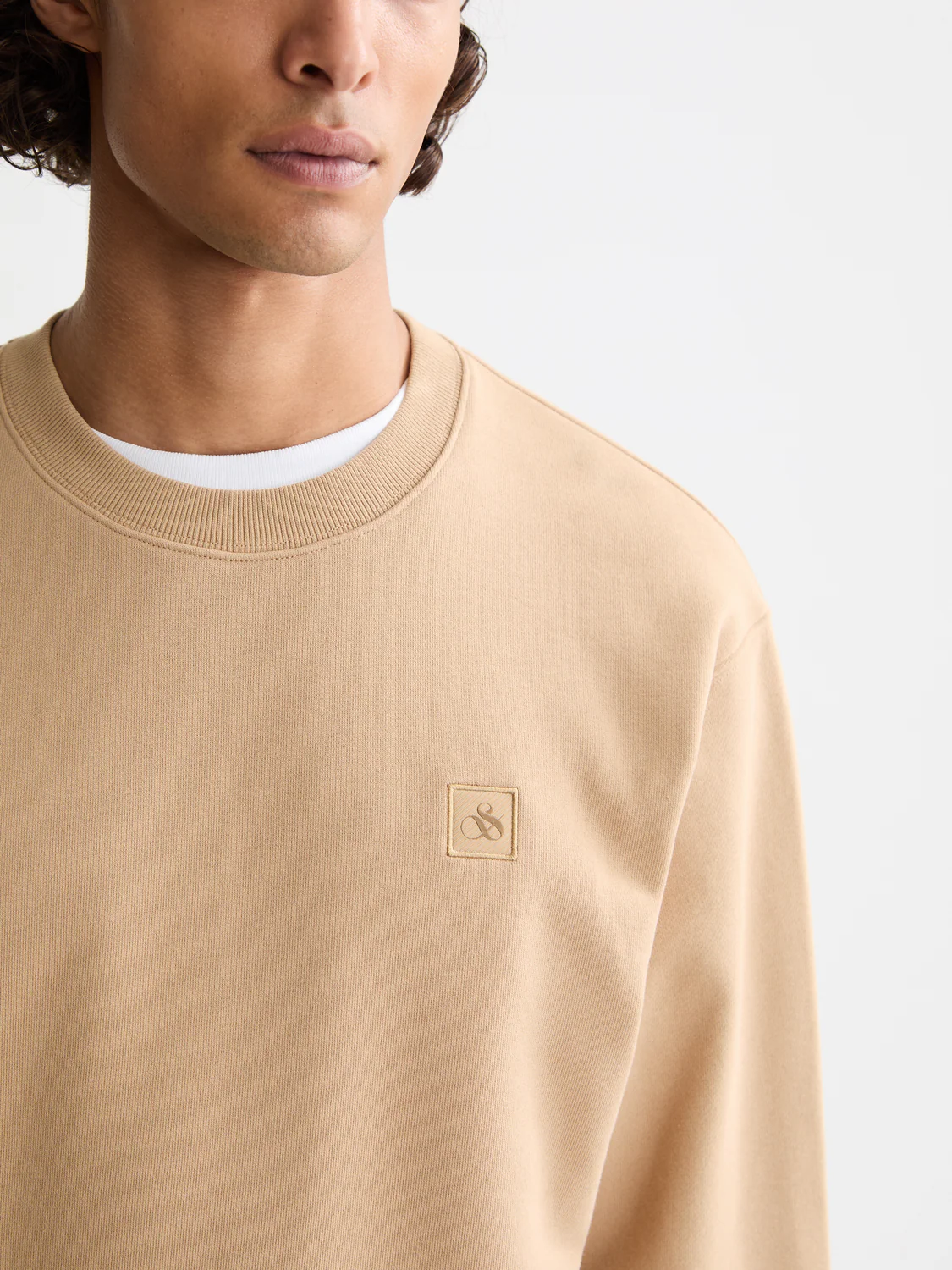 Seasonal Essentials Regular logo sweatshirt - Image 37