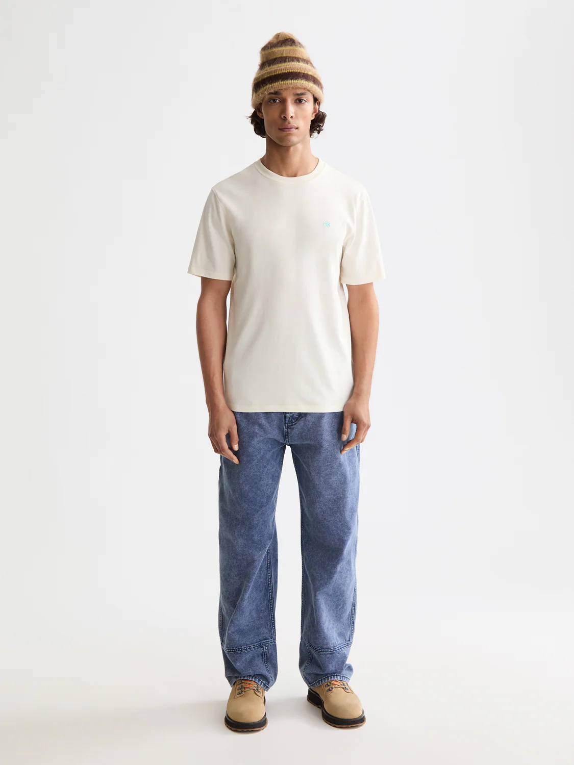 Seasonal Essentials logo t-shirt - Image 35