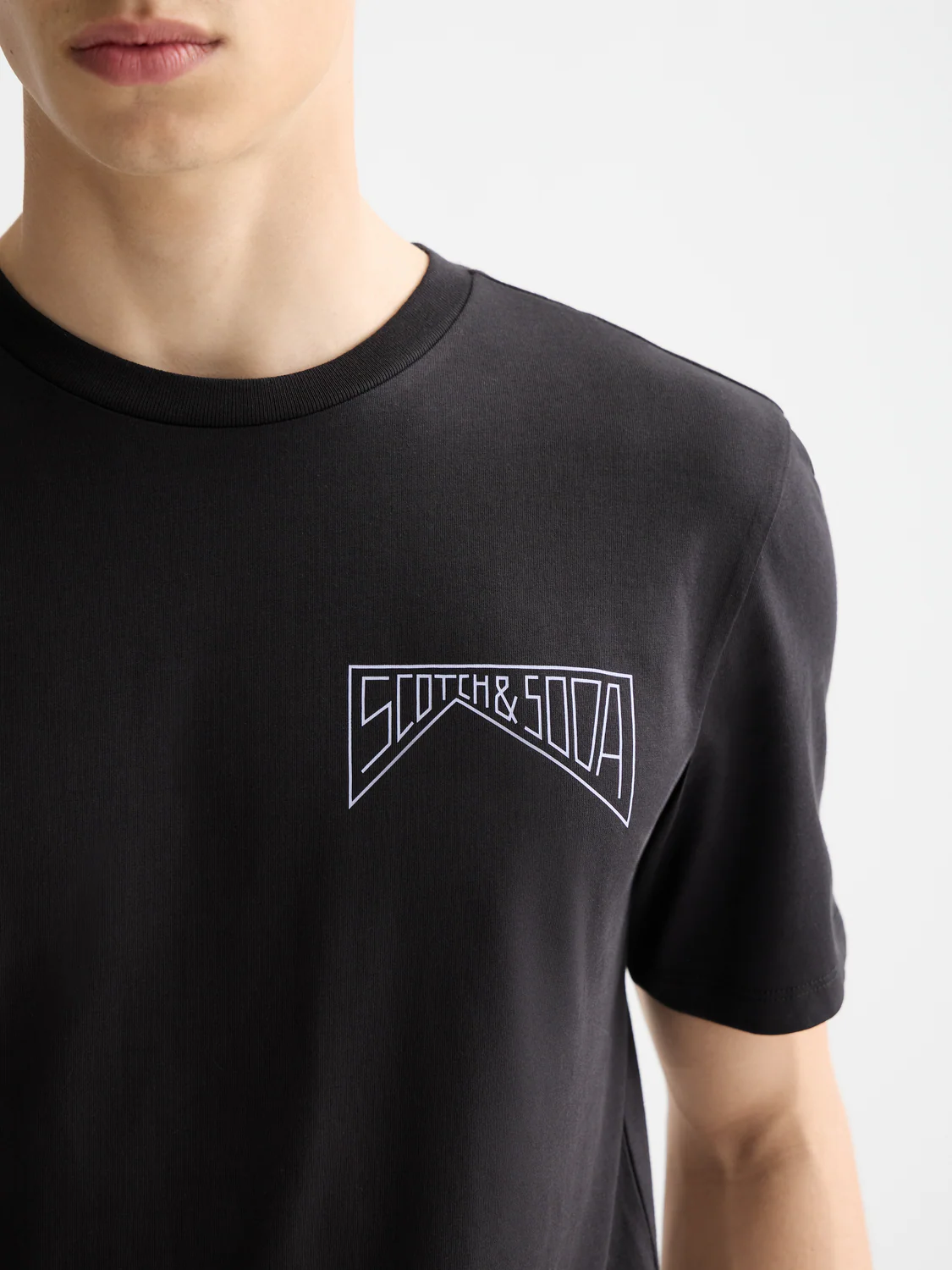 Regular Logo T-shirt - Image 17
