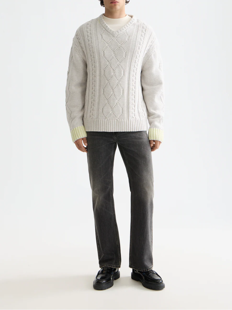 V-Neck chunky cable loose pullover - Image 2