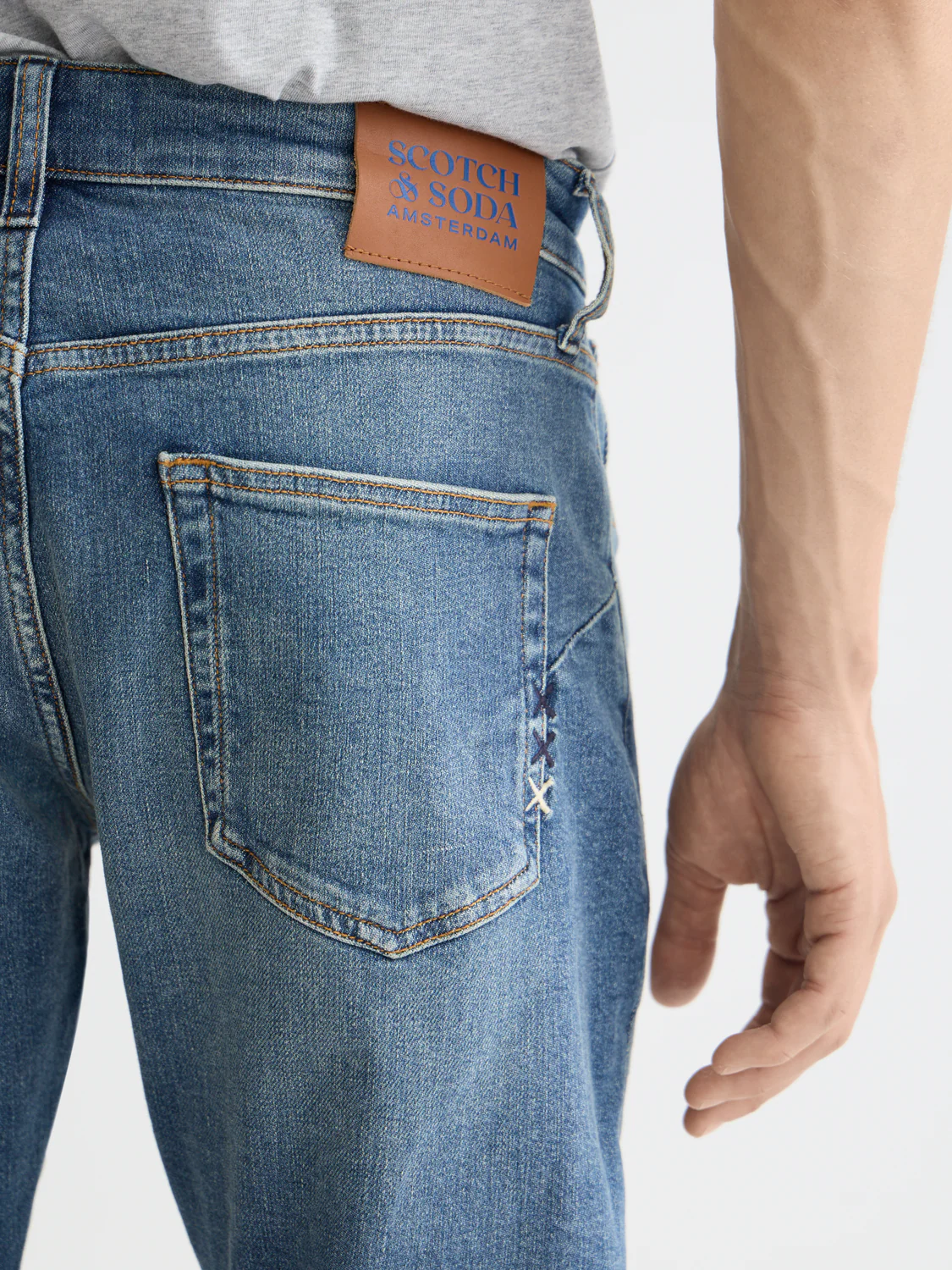 Essentials The Zee straight fit denim - Image 3