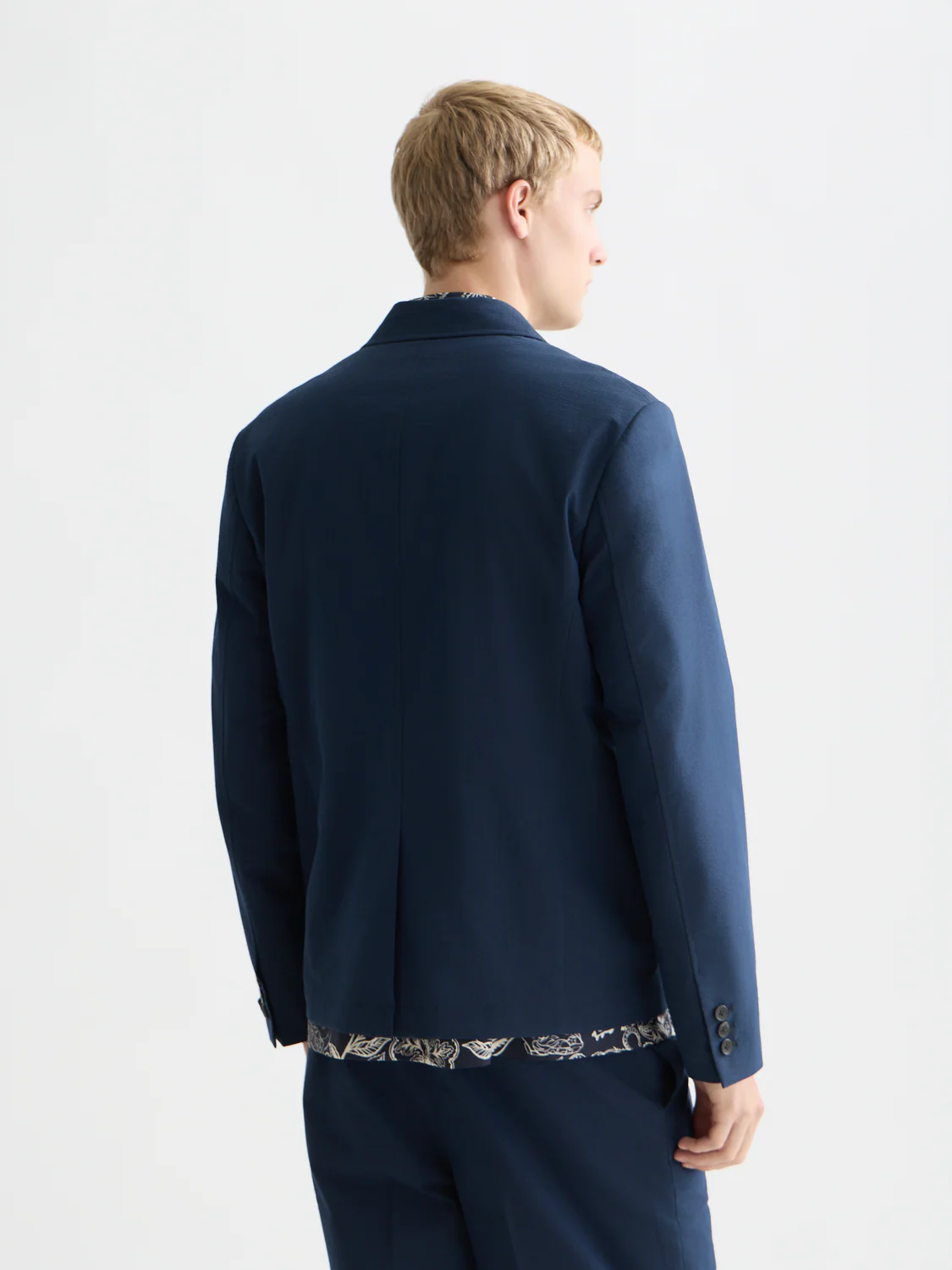Unconstructed cotton-blend seersucker blazer - Image 4