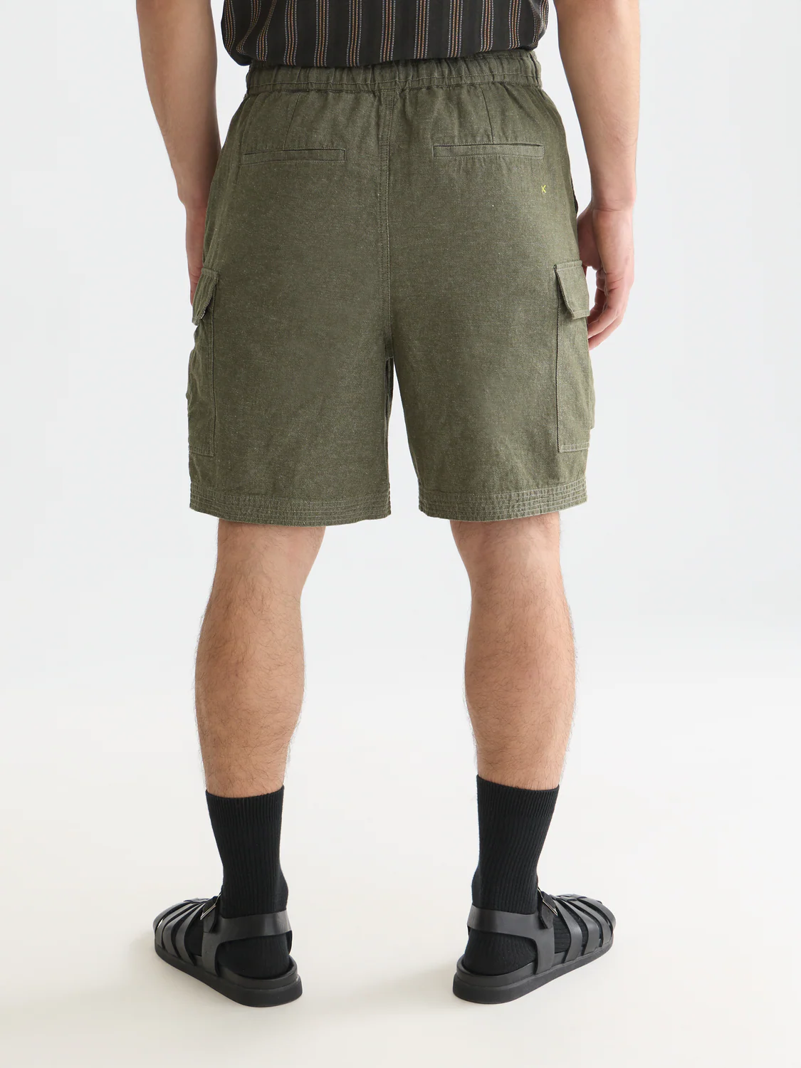 Linen-blend relaxed cargo bermuda shorts - Image 4