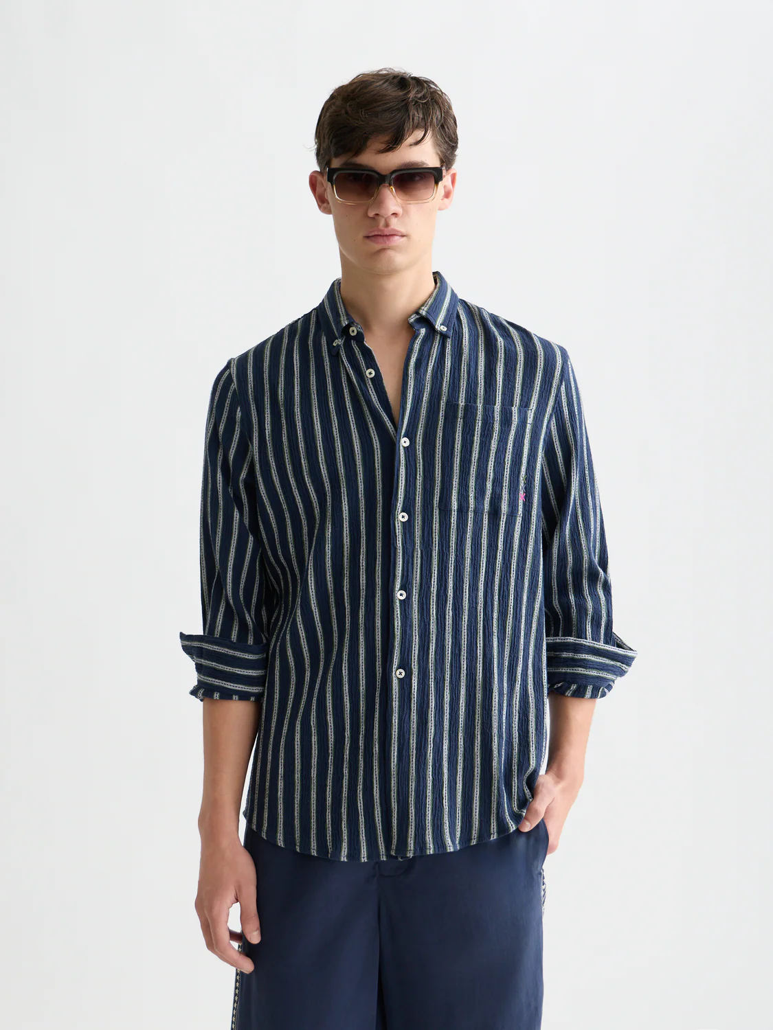Striped crinkle structure shirt