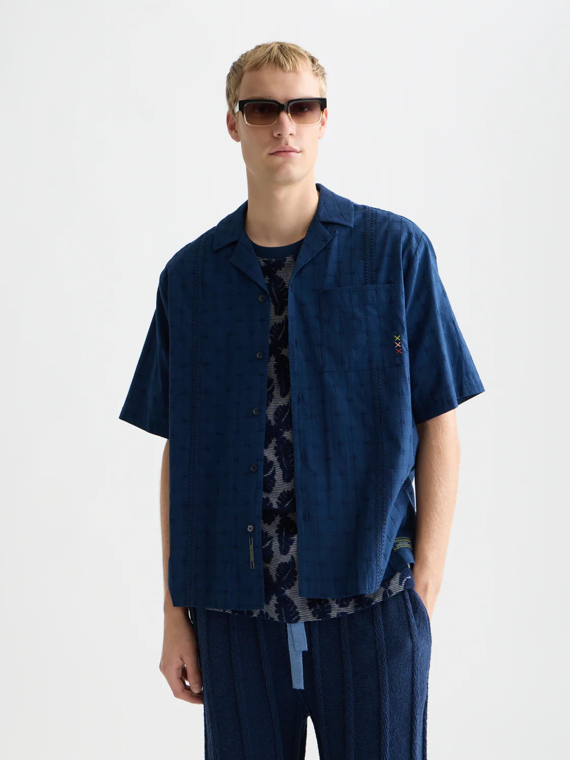 Embroidered structured relaxed short sleeve shirt