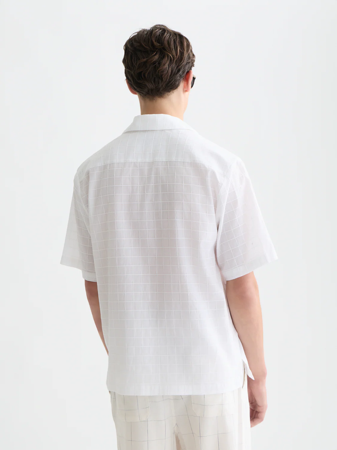 Embroidered structured relaxed short sleeve shirt - Image 11
