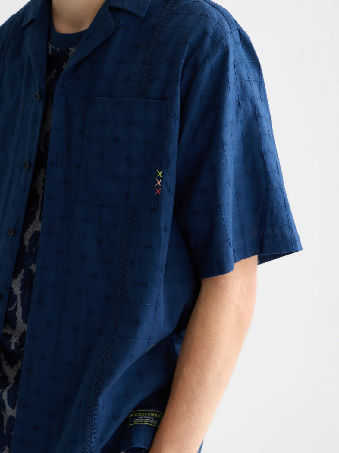 Embroidered structured relaxed short sleeve shirt - Image 4