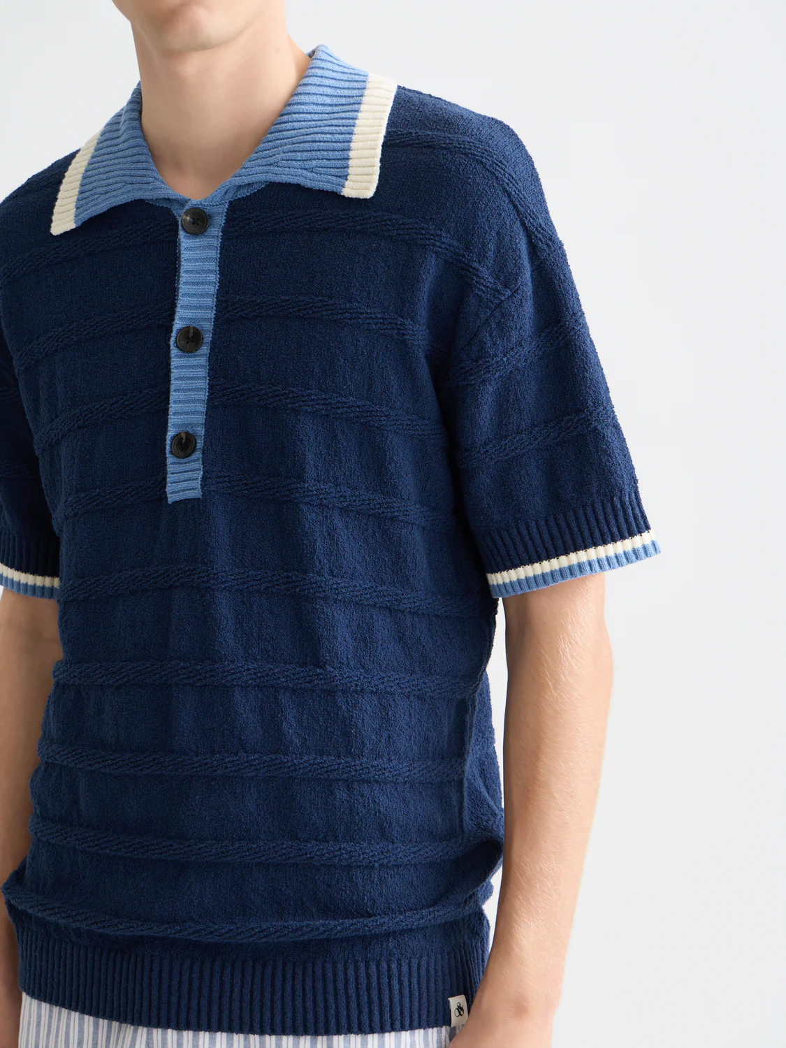 Structured knitted loose polo - Image 10