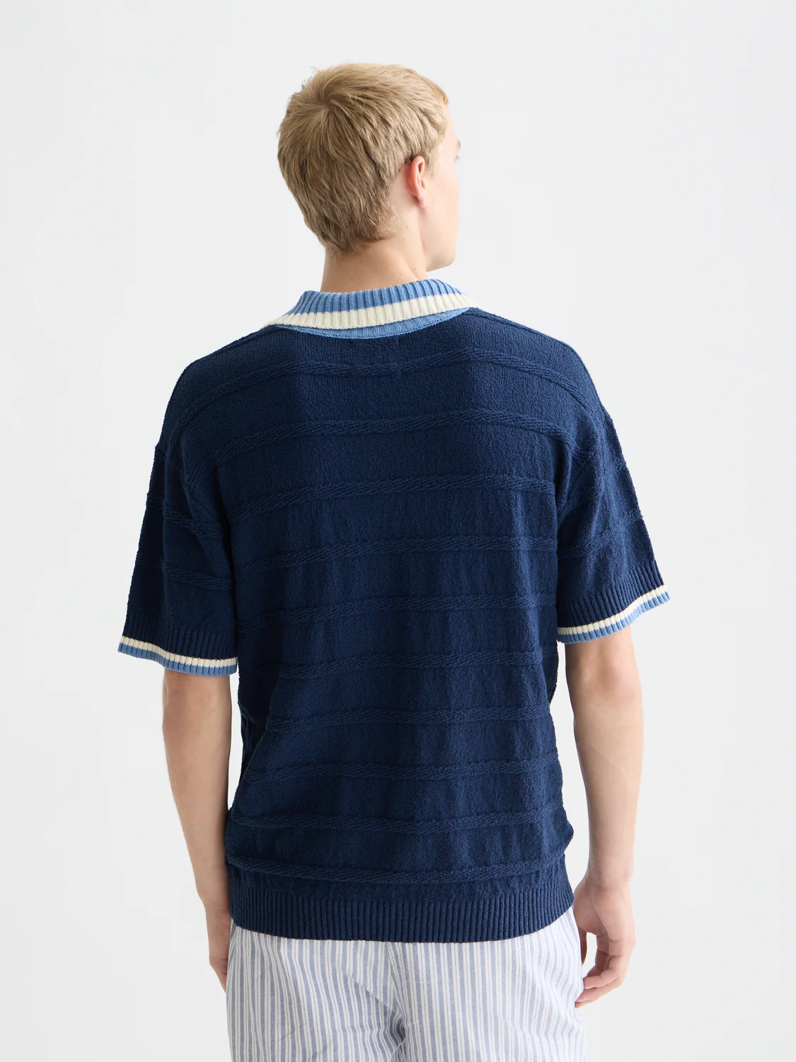 Structured knitted loose polo - Image 11