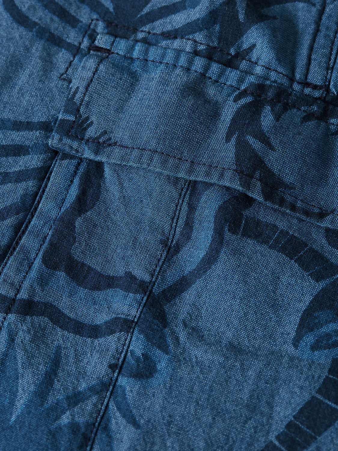 printed chambray cargo shorts - Image 7