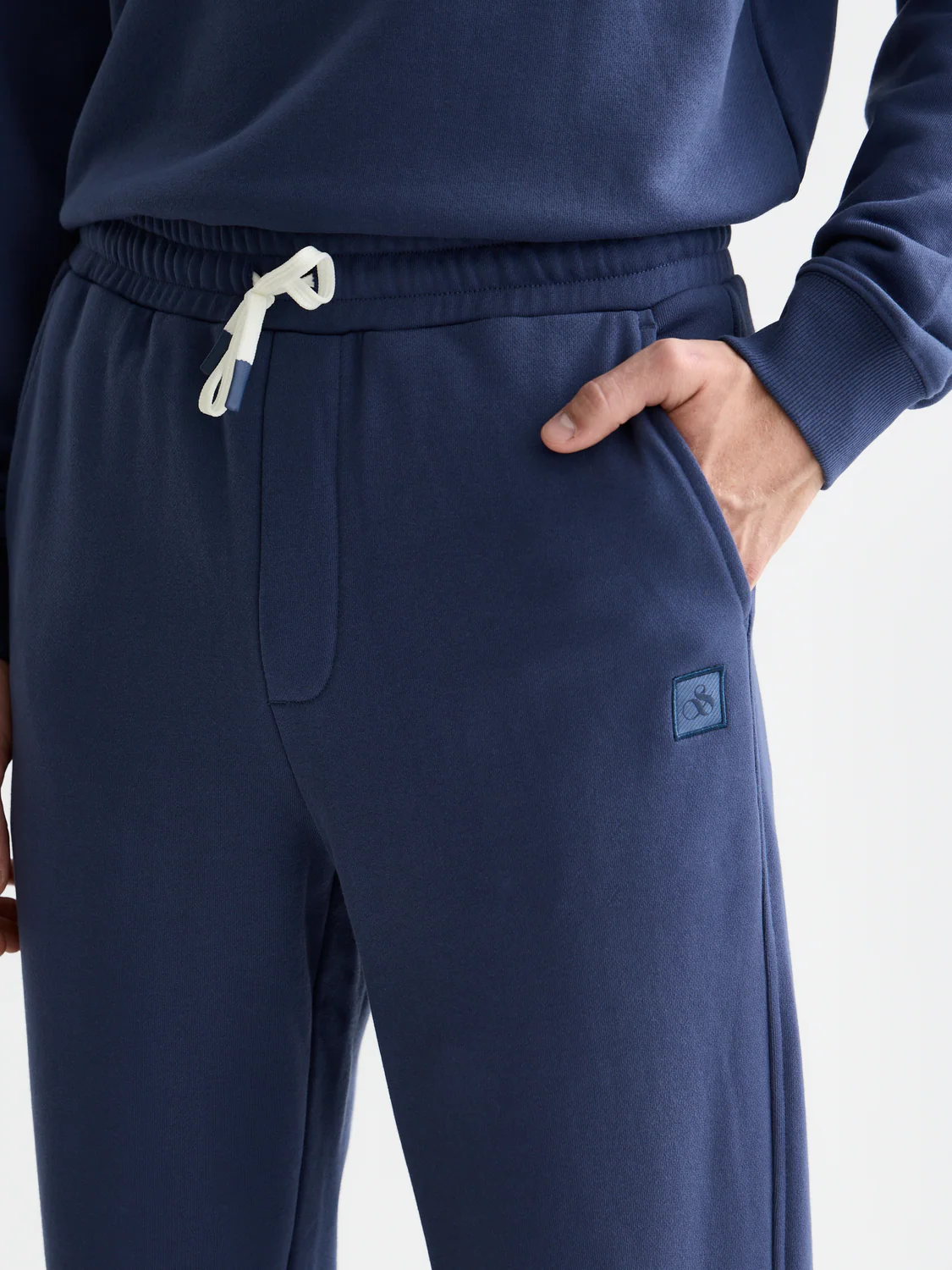 Seasonal Essentials logo badge regular sweatpants - Image 10