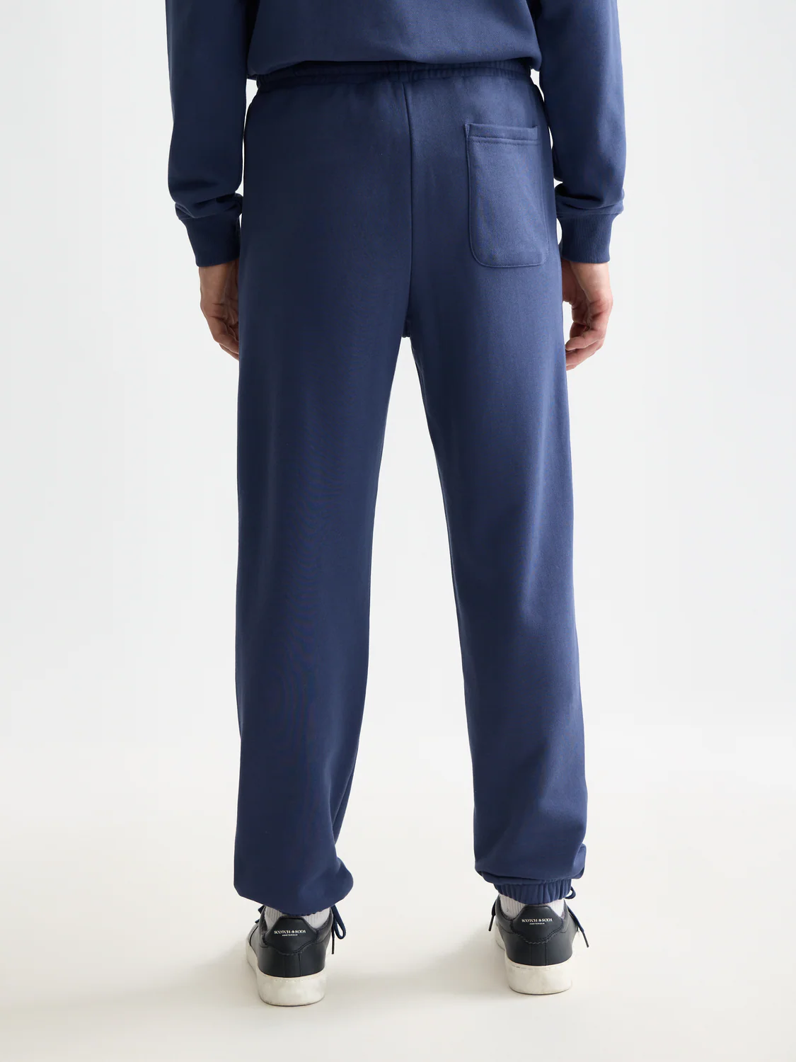 Seasonal Essentials logo badge regular sweatpants - Image 11
