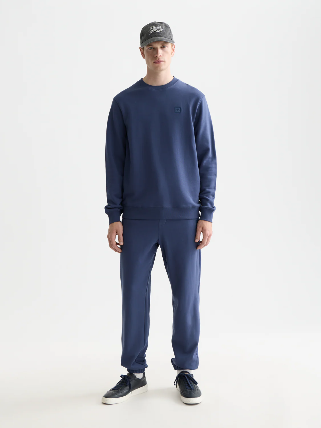 Seasonal Essentials logo badge regular sweatpants - Image 8