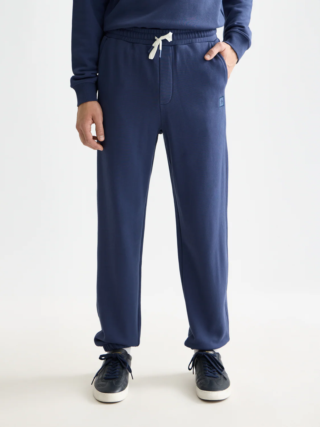 Seasonal Essentials logo badge regular sweatpants - Image 9
