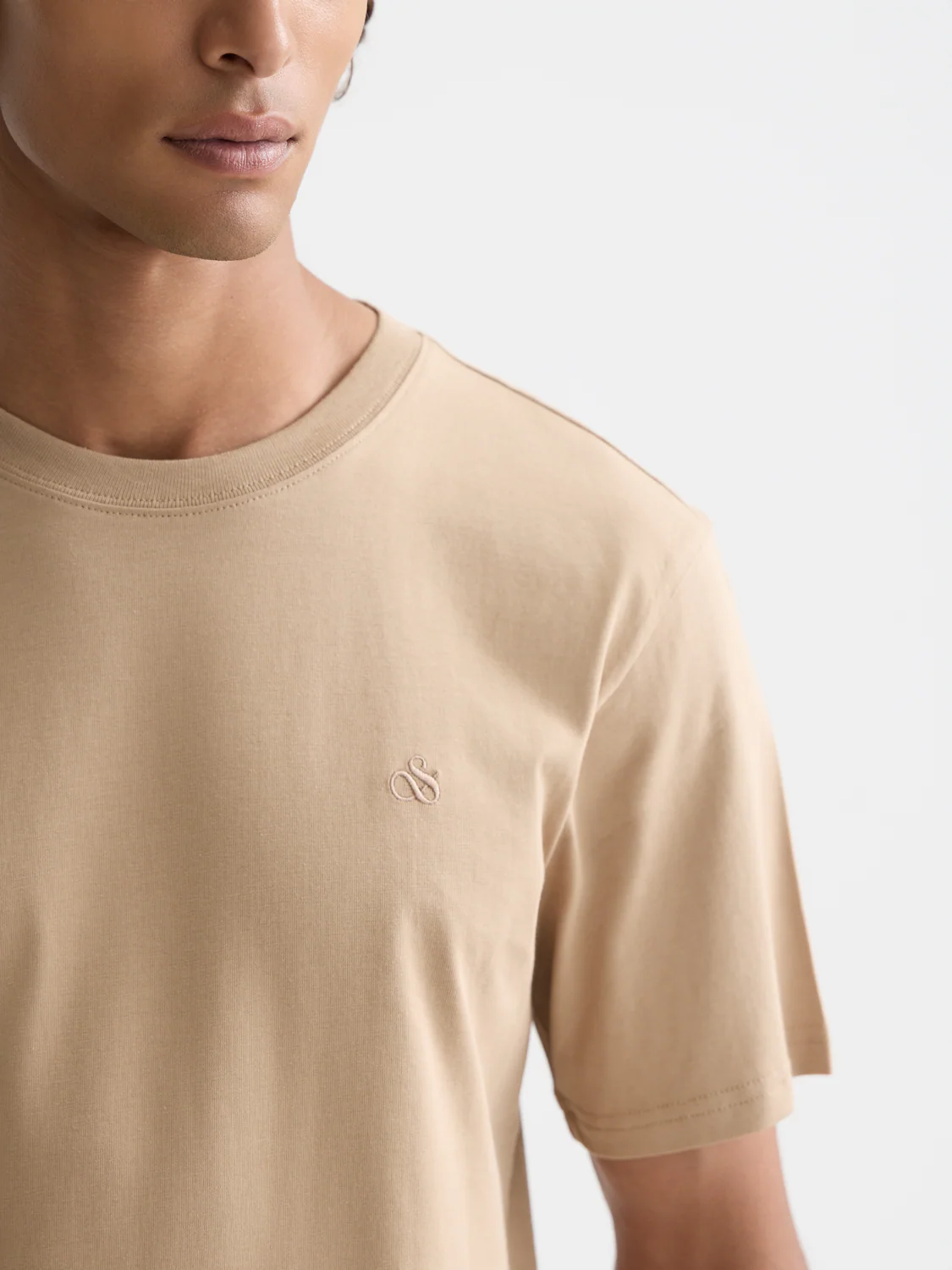 Seasonal Essentials logo T-shirt - Image 10