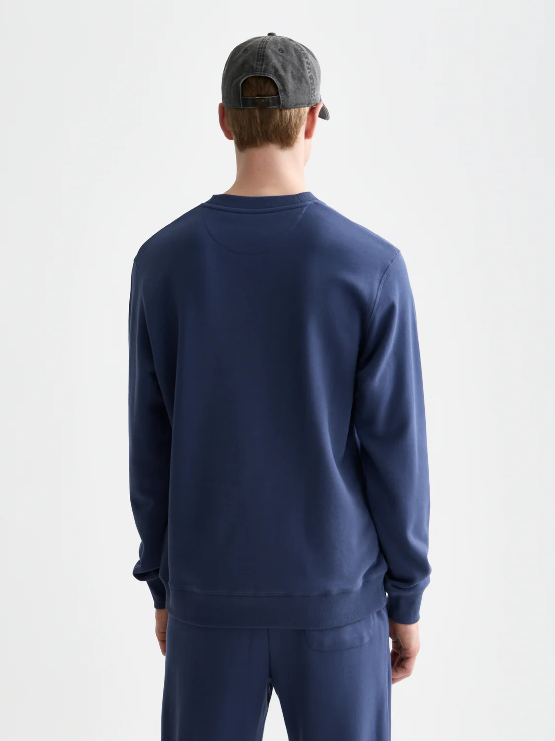 Seasonal core logo badge regular-fit sweatshirt - Image 18