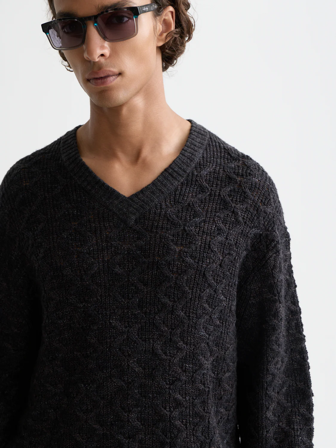 V-Neck cable loose pullover - Image 3