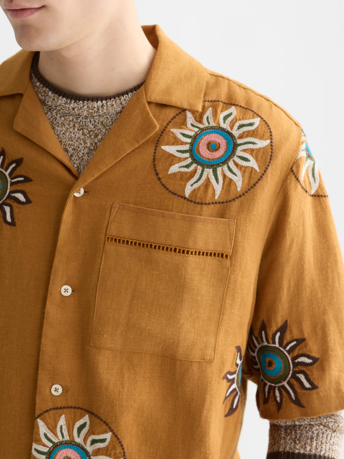 Embroidered linen relaxed short sleeve shirt - Image 3