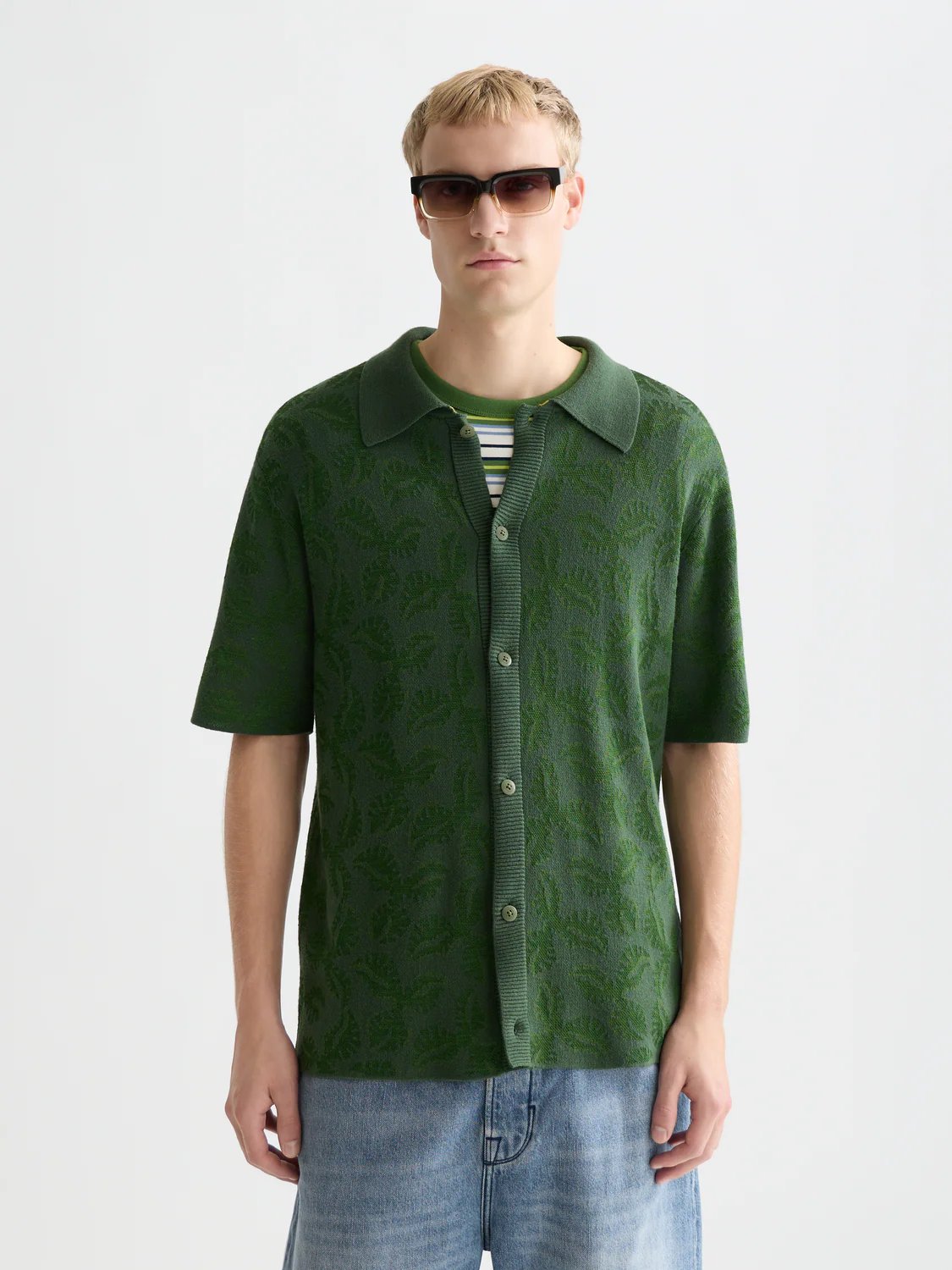 Two-tone knitted short sleeve shirt
