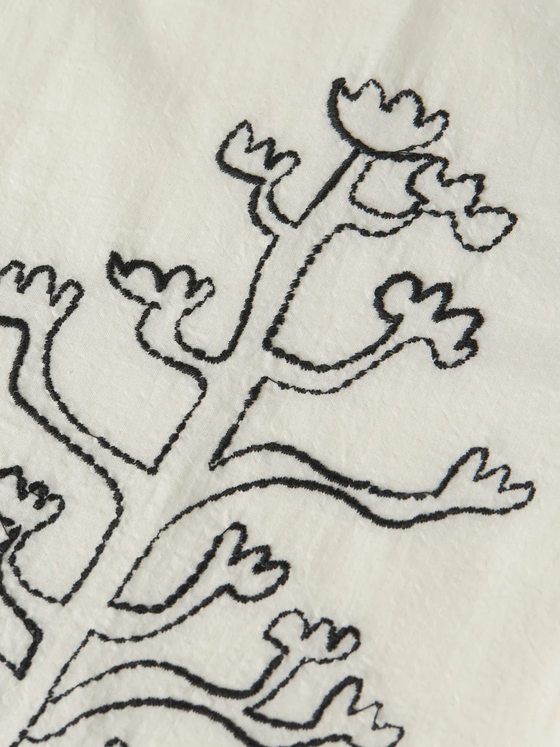 Embroidered seersucker relaxed short sleeve shirt - Image 7