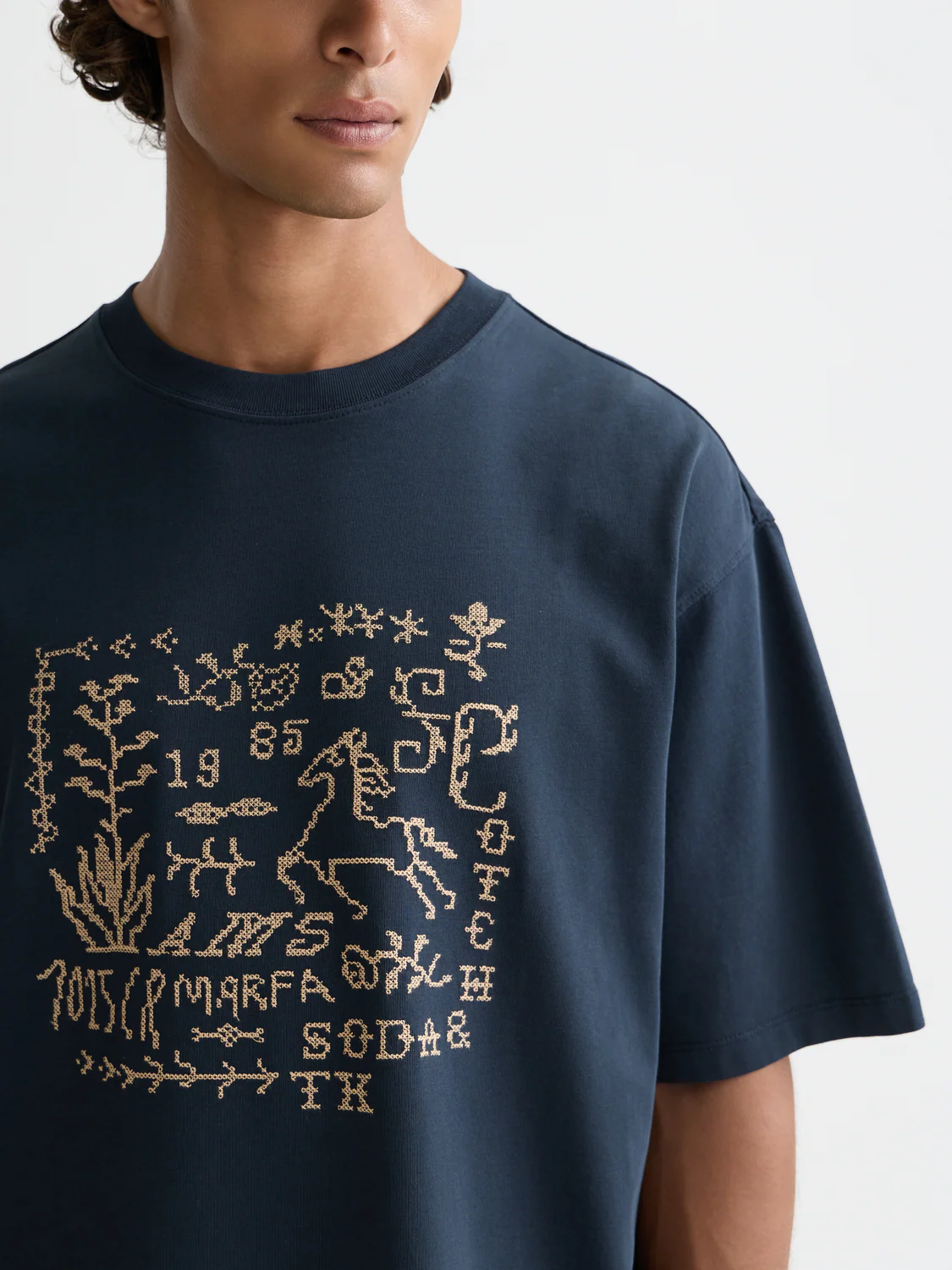 Cross-stitched artwork loose T-shirt - Image 10