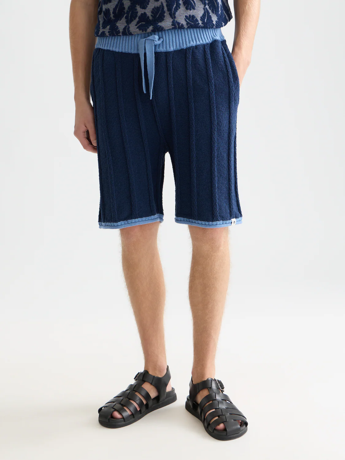 Structured knitted shorts - Image 9
