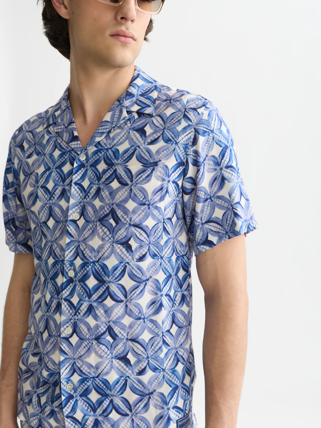 Printed viscose regular-fit short-sleeved shirt - Image 10