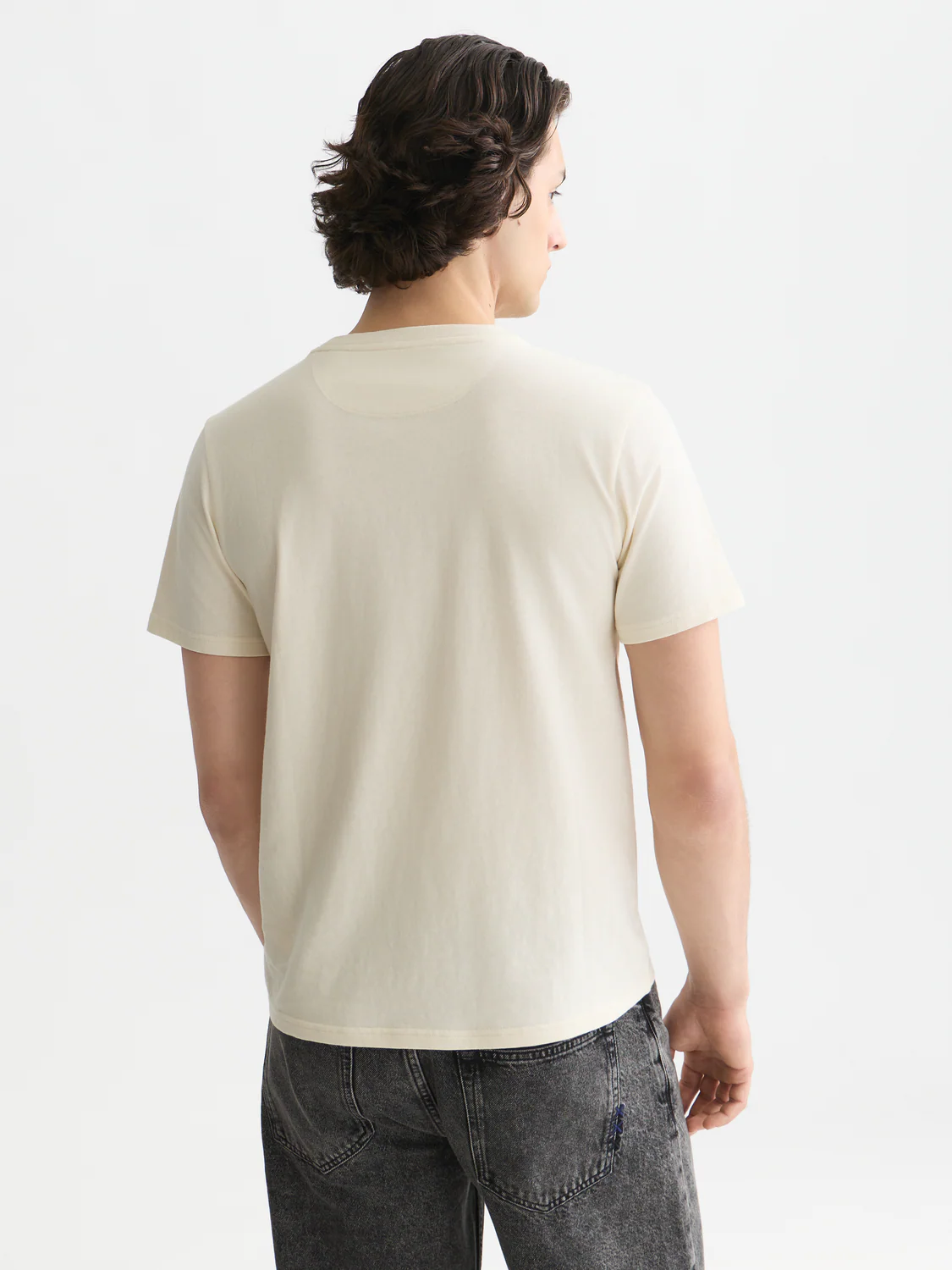 Seasonal Essentials logo T-shirt - Image 4