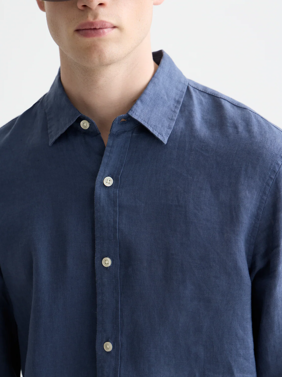 Seasonal Essentials linen shirt - Image 10