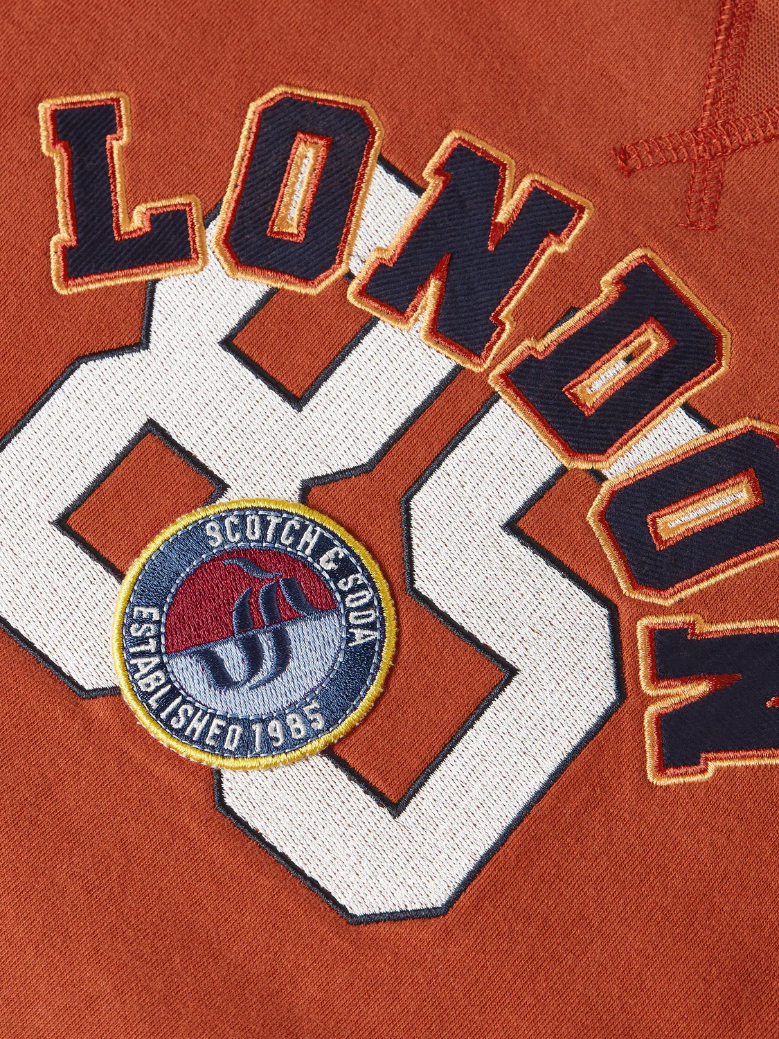 GRAPHIC CREWNECK - Image 2