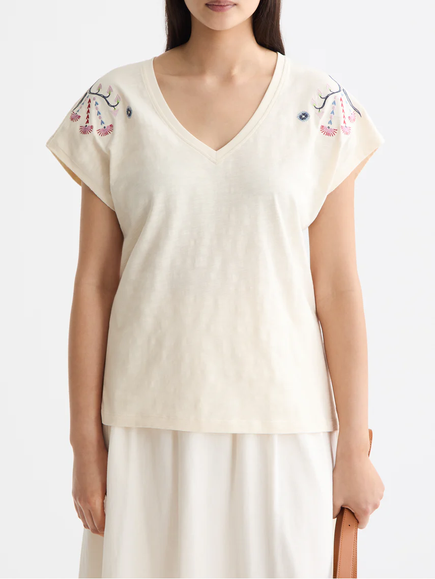 Embroidered V-neck T-shirt - Image 8