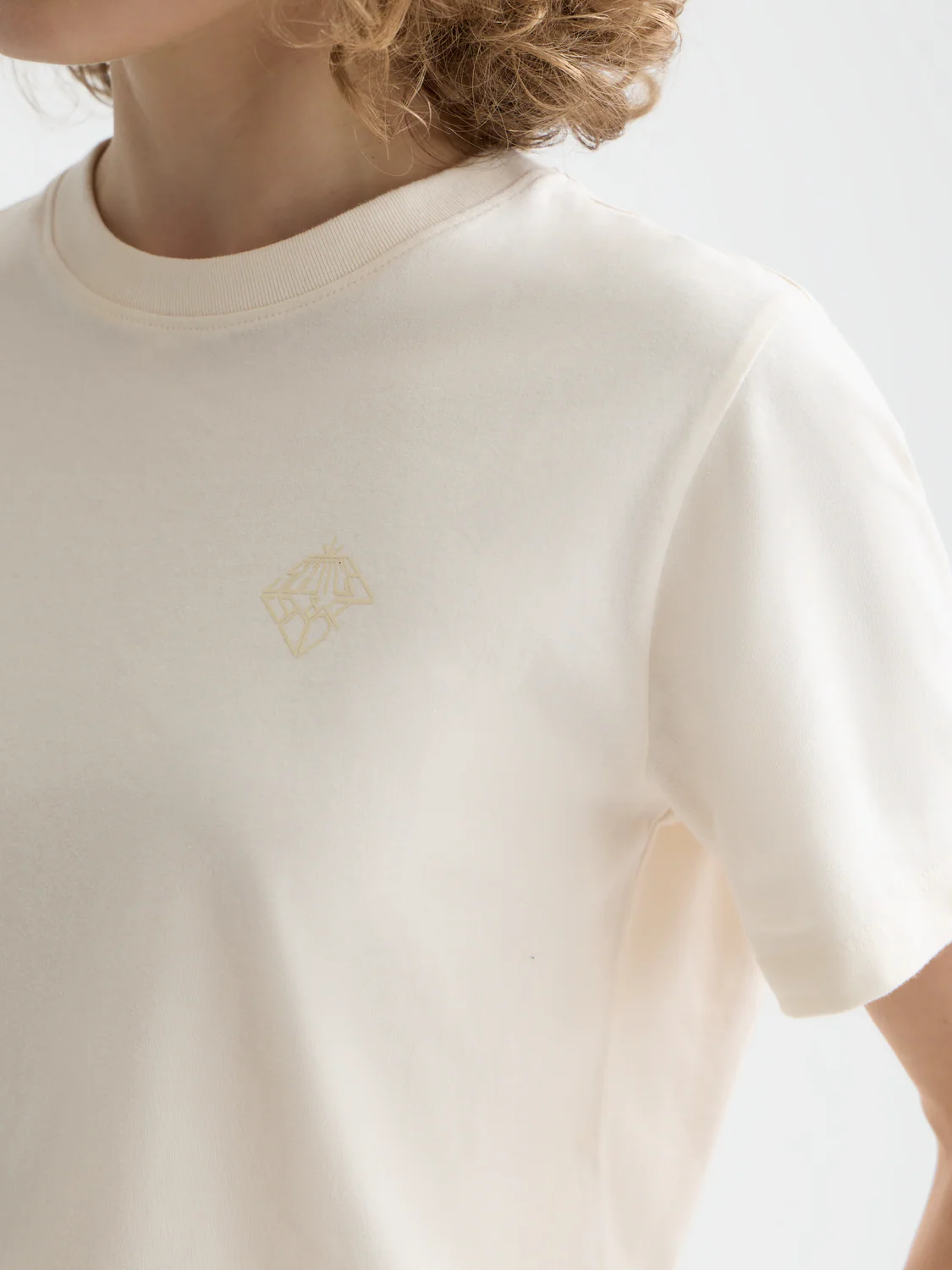 chest artwork regular t-shirt - Image 11