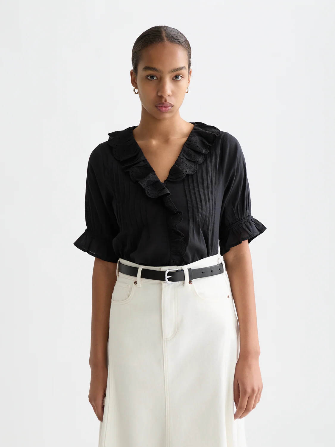 Short sleeve blouse with embroidered details