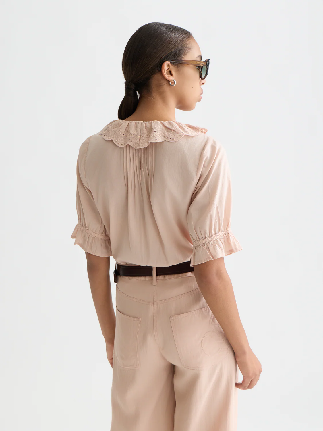 Short sleeve blouse with embroidered details - Image 11