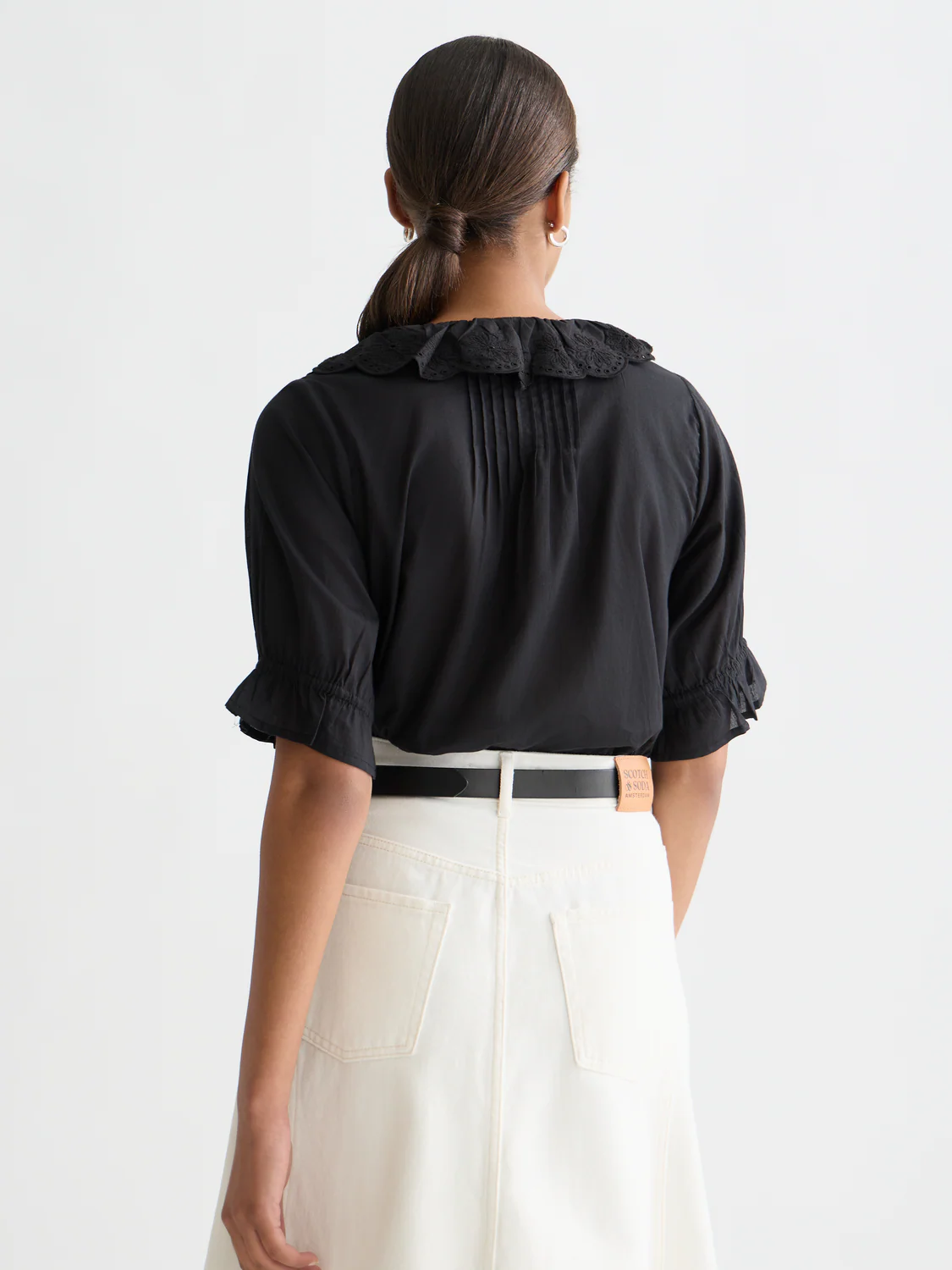 Short sleeve blouse with embroidered details - Image 4
