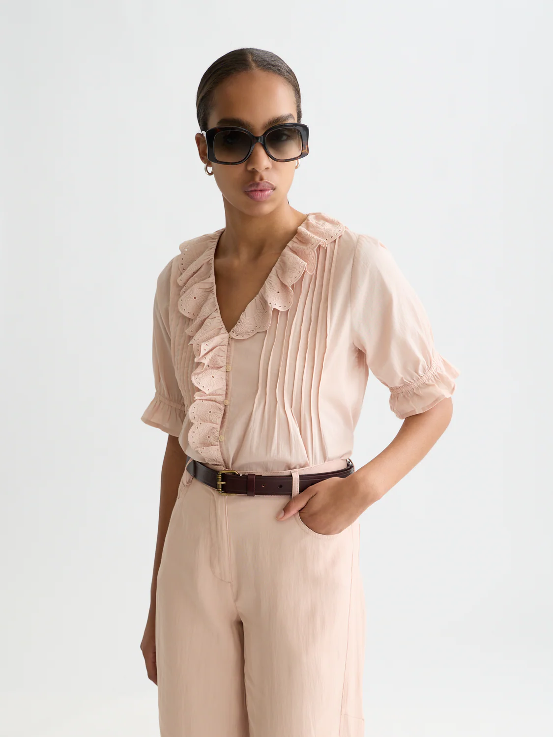 Short sleeve blouse with embroidered details - Image 8