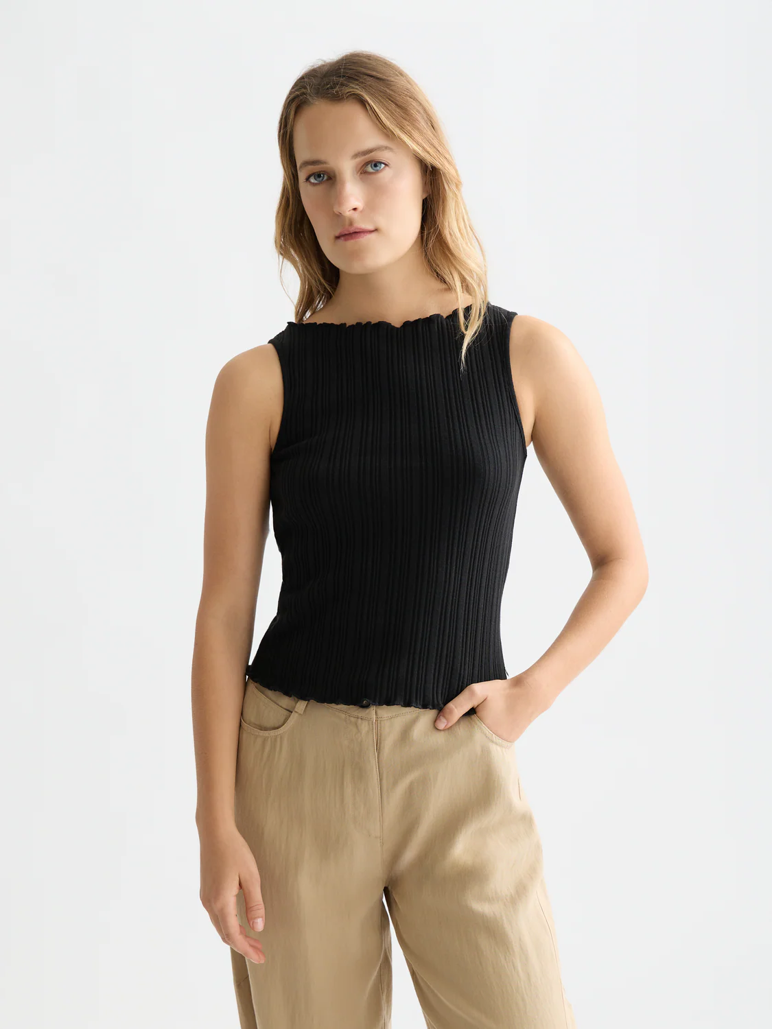 Structured rib tank