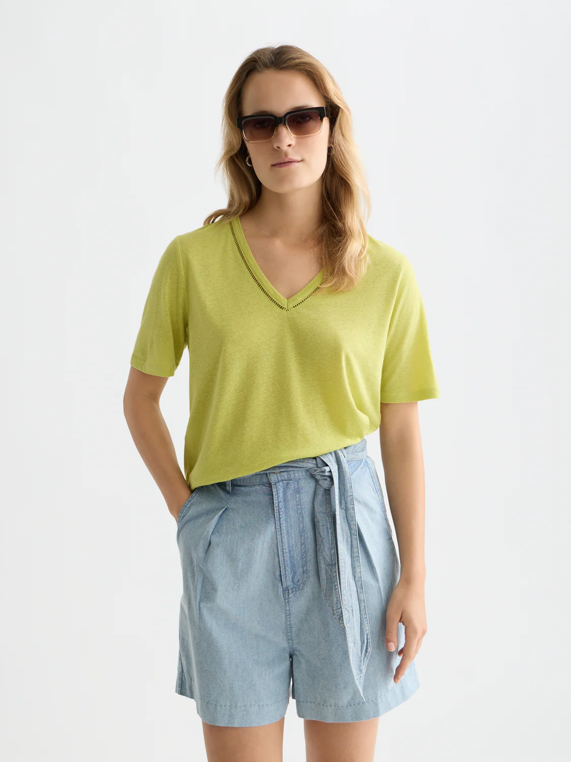 Linen V-neck T-shirt - Image 15