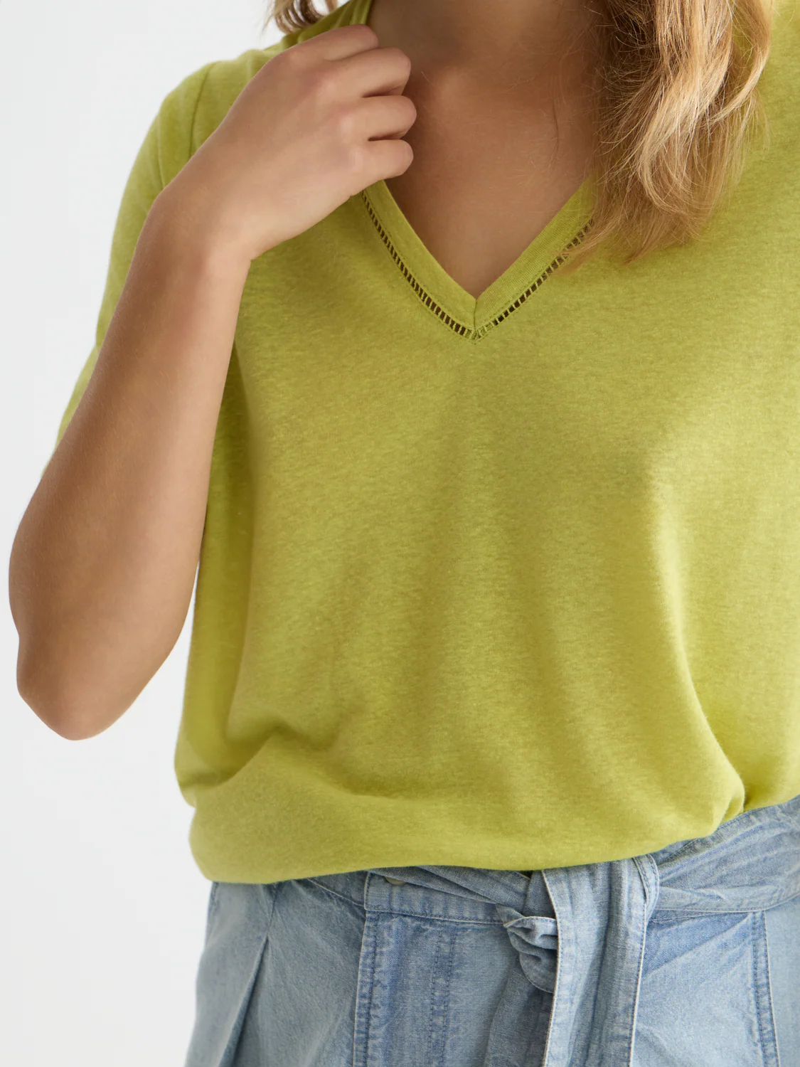 Linen V-neck T-shirt - Image 17