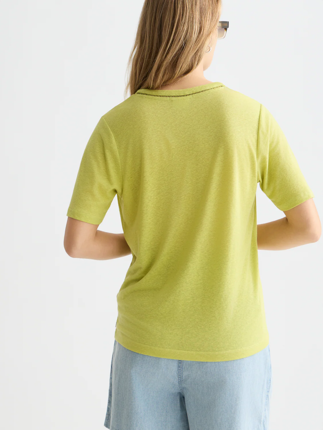 Linen V-neck T-shirt - Image 18